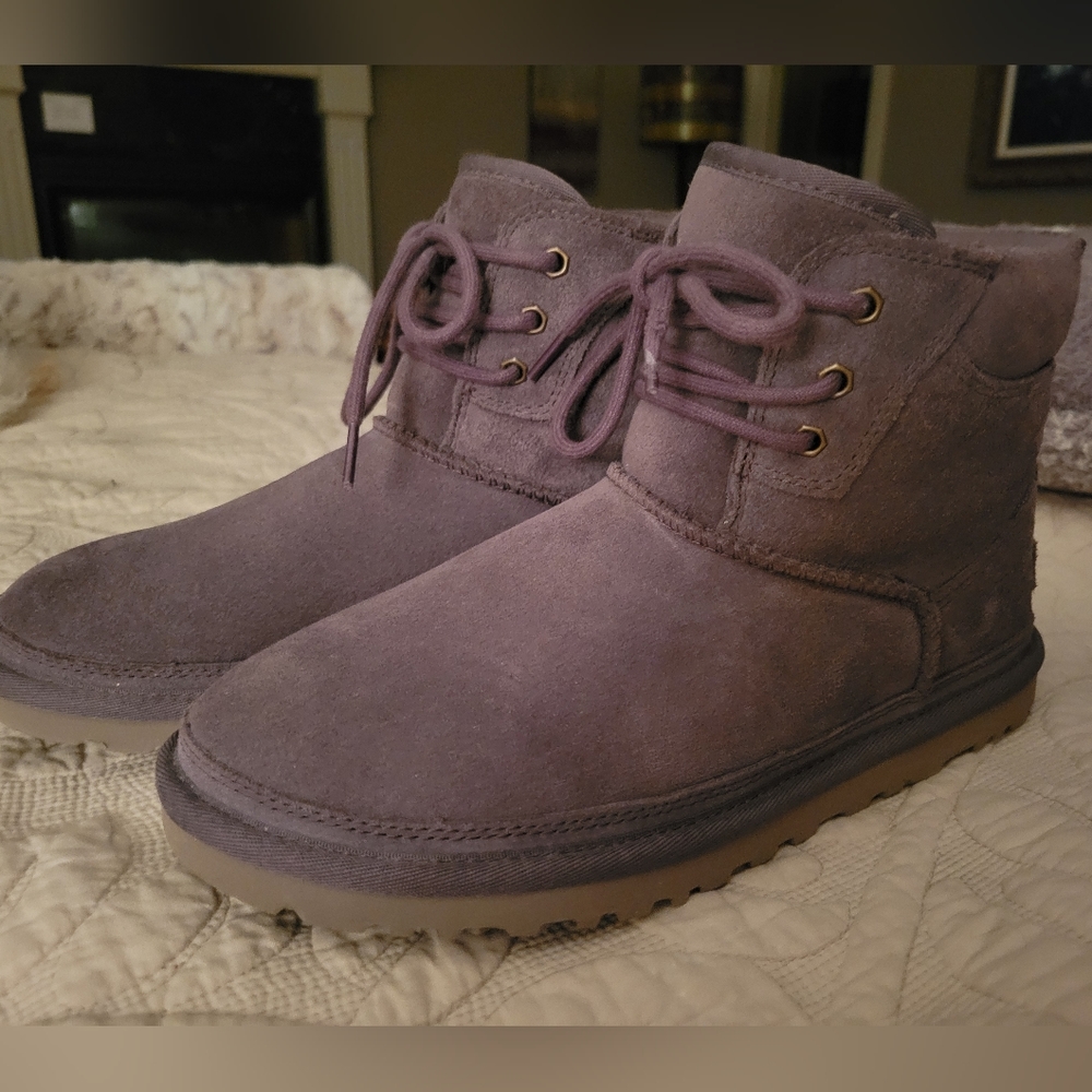 EUC Women's Ugg Neumel Boots Gray